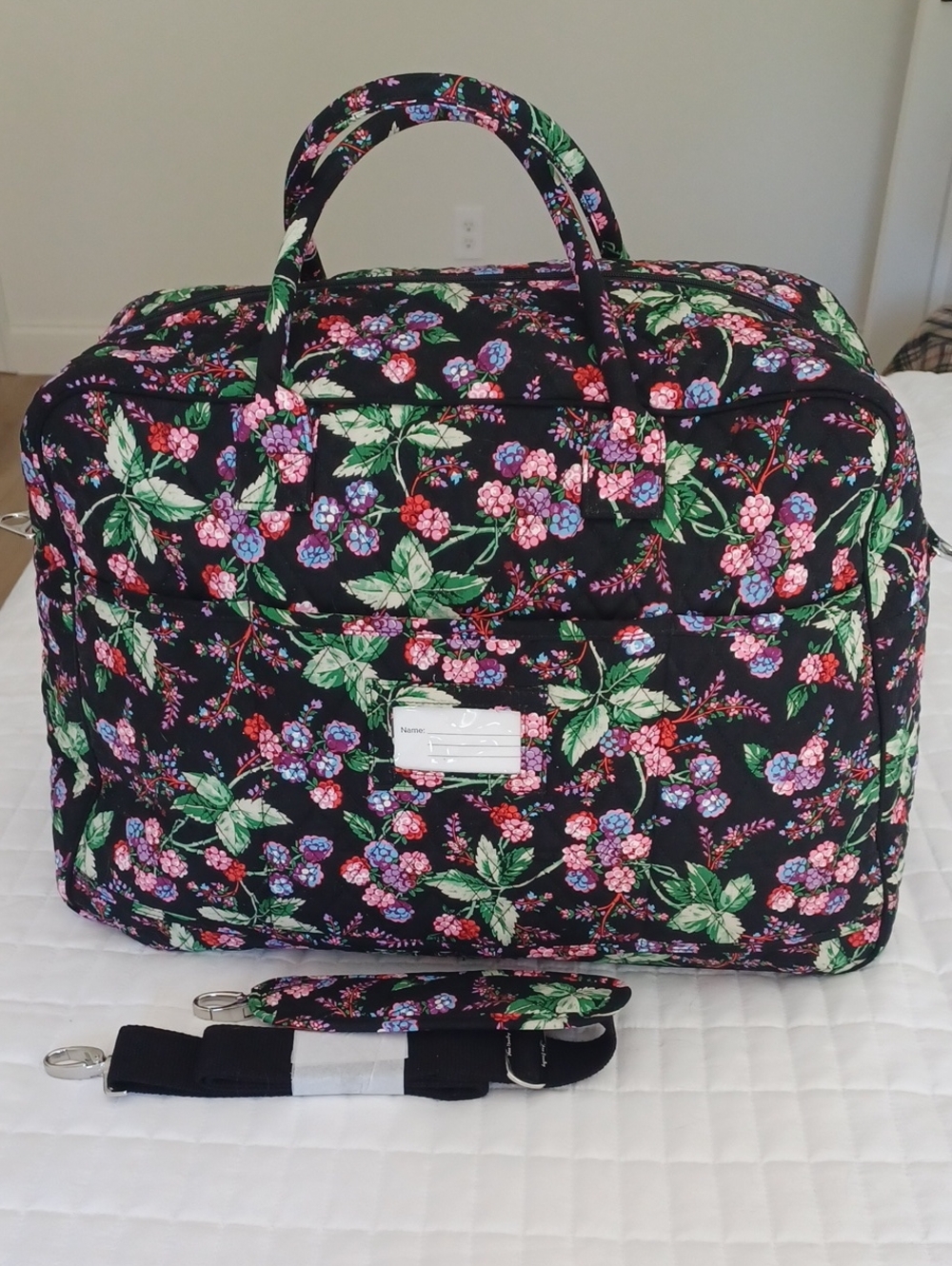 EUC Large Vera Bradley Travel Bag In Winter Berry Pattern - Picture 3 of 16